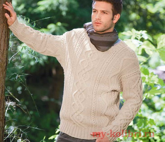  Мужской свитер спицами с чередованием узоров